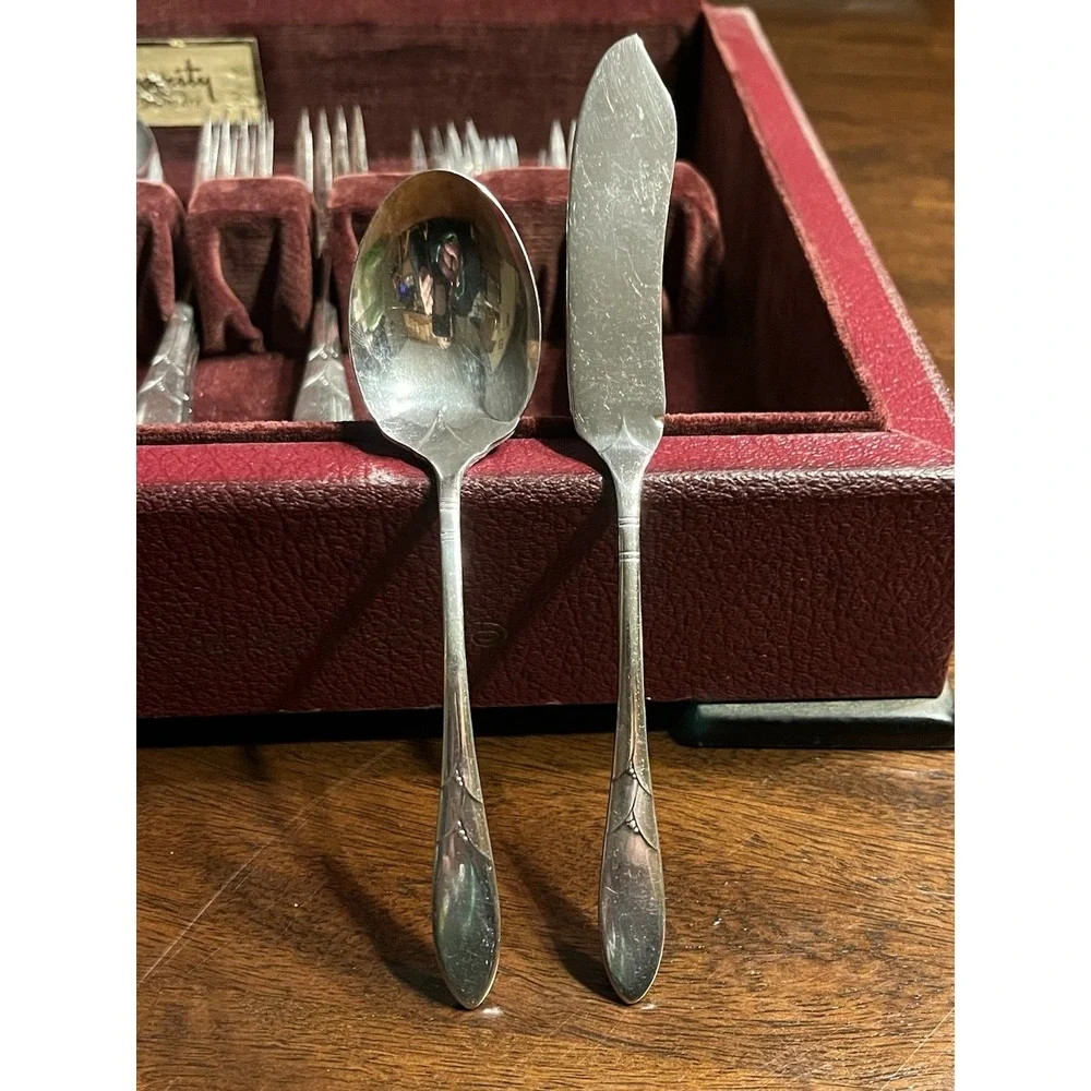 Vintage 50pc Oneida Community Silverplate Flatware Set - Coronation 1936 - Case